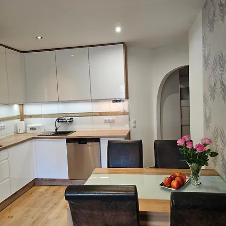 9 Delux - Blizej Zdroju