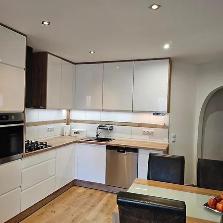 9 Delux - Blizej Zdroju *